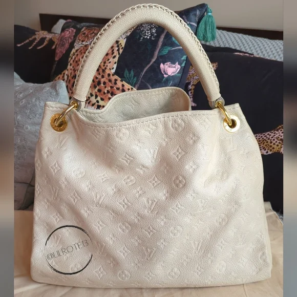 Louis Vuitton Cream Shoulder Bag - Picture 2 of 16